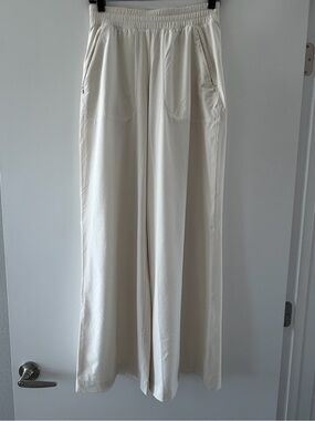 lululemon athletica women’s Wide-Leg Joggers in Cream